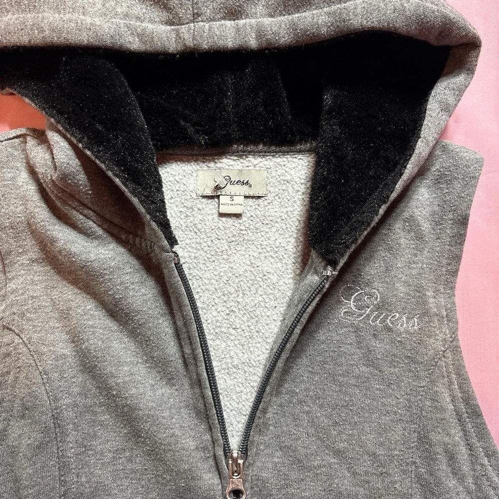 Vintage Guess Hooded cropped Vest with fur lined hood - Picture 8 of 11